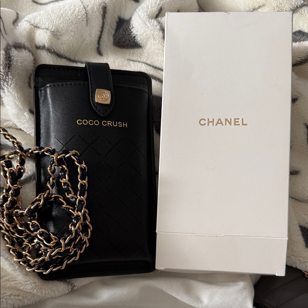 CHANEL Black Coco Crush Quilted Crossbody with Gold Chain